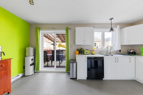 Cuisine - 25 Rue Marguerite, Saint-Jean-Sur-Richelieu, QC - Indoor Photo Showing Kitchen