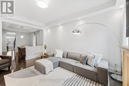 70 Torah Gate, Vaughan, ON - Indoor Photo Showing Living Room