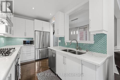 70 Torah Gate, Vaughan, ON - Indoor Photo Showing Kitchen With Double Sink With Upgraded Kitchen