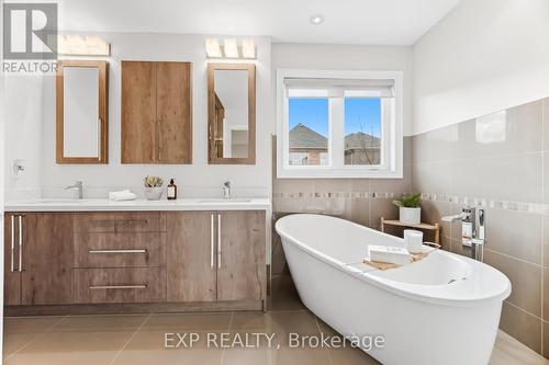 70 Torah Gate, Vaughan, ON - Indoor Photo Showing Bathroom