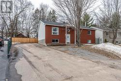 24 EARL STREET  Petawawa, ON K8H 3M4