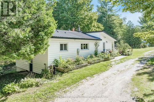 1983 HORSESHOE VALLEY ROAD W  Oro-Medonte, ON L4M 4Y8