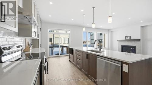 272 Cornice Street, Ottawa, ON - Indoor Photo Showing Kitchen With Upgraded Kitchen