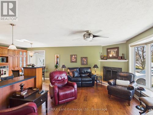 167 Goderich Street, Kincardine, ON - Indoor Photo Showing Living Room With Fireplace