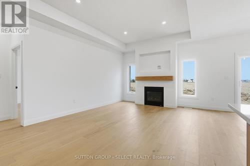 45 Hardy Drive, Strathroy-Caradoc (Se), ON - Indoor Photo Showing Living Room With Fireplace