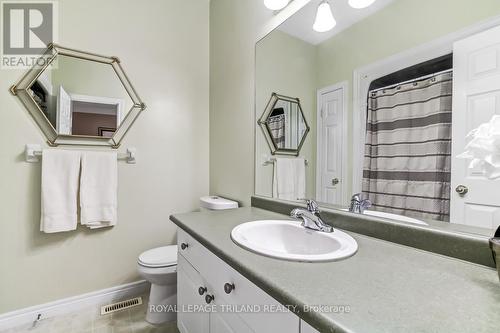 47 - 44 Edgevalley Road, London East (East A), ON - Indoor Photo Showing Bathroom