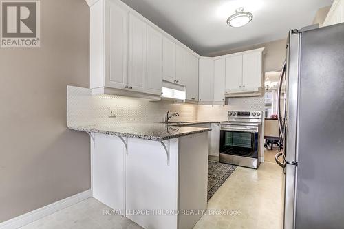 47 - 44 Edgevalley Road, London East (East A), ON - Indoor Photo Showing Kitchen With Upgraded Kitchen