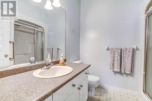 47 - 44 Edgevalley Road, London East (East A), ON - Indoor Photo Showing Bathroom