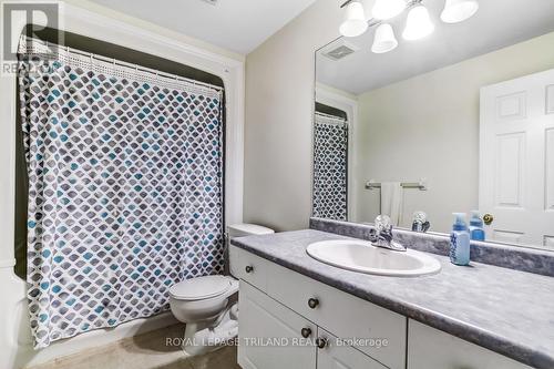 47 - 44 Edgevalley Road, London East (East A), ON - Indoor Photo Showing Bathroom