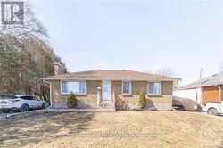 147 OAKRIDGE BOULEVARD  Ottawa, ON K2G 2V1