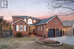 11 BERRY COURT  Barrie, ON L4N 0J6