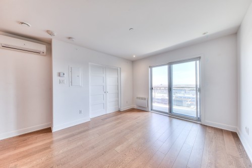 Salon - 907-1400 Rue Lucien-Paiement, Laval (Laval-Des-Rapides), QC - Indoor Photo Showing Other Room