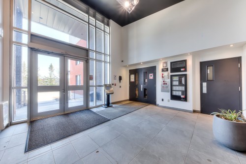 Hall d'entrée/Vestibule - 907-1400 Rue Lucien-Paiement, Laval (Laval-Des-Rapides), QC - Indoor Photo Showing Other Room