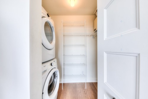 Salle de lavage - 907-1400 Rue Lucien-Paiement, Laval (Laval-Des-Rapides), QC - Indoor Photo Showing Laundry Room