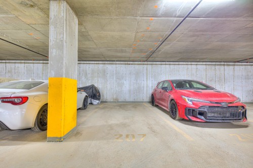 Garage - 907-1400 Rue Lucien-Paiement, Laval (Laval-Des-Rapides), QC - Indoor Photo Showing Garage