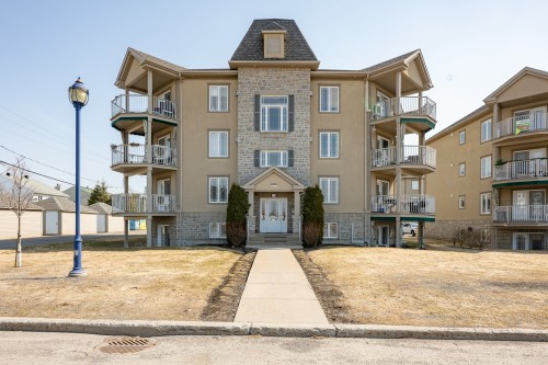 4-2295 Rue Isaac-Jogues  Saint-Jérôme, QC J7Y 5H8