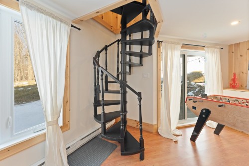 Escalier - 168  - 170 Ch. Demers, Sutton, QC - Indoor Photo Showing Other Room