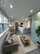 203 - 15 WALMER ROAD Toronto, ON M5R 2X1