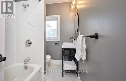 195 Sherman Avenue N, Hamilton, ON - Indoor Photo Showing Bathroom