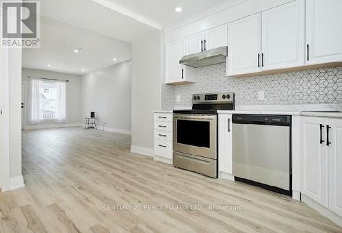 195 Sherman Avenue N, Hamilton, ON - Indoor Photo Showing Kitchen