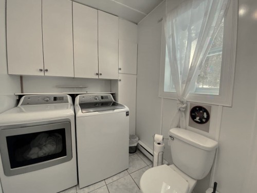 Salle de bains - 13017 Ch. Du Lac-Labelle, Labelle, QC - Indoor Photo Showing Laundry Room