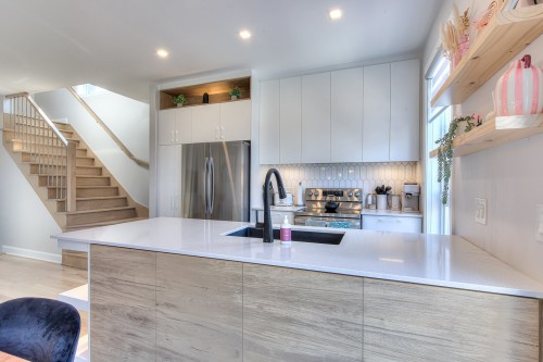 Cuisine - 103-9050 Mtée Dobie, Mirabel, QC - Indoor Photo Showing Kitchen With Upgraded Kitchen