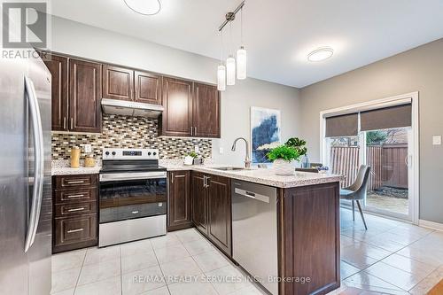3475 Bala Drive, Mississauga, ON - Indoor Photo Showing Kitchen With Upgraded Kitchen