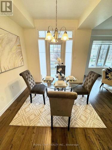 114 Dunrobin Lane, Grimsby, ON - Indoor Photo Showing Living Room
