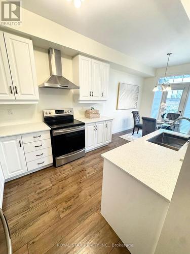 114 Dunrobin Lane, Grimsby, ON - Indoor Photo Showing Kitchen