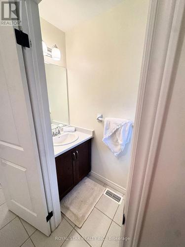 114 Dunrobin Lane, Grimsby, ON - Indoor Photo Showing Bathroom