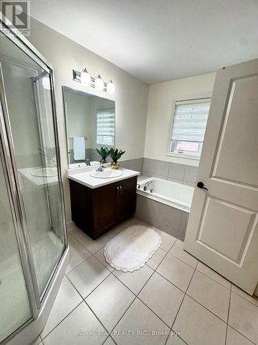 114 Dunrobin Lane, Grimsby, ON - Indoor Photo Showing Bathroom