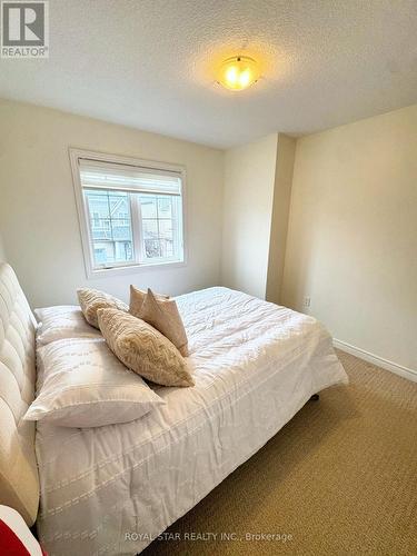 114 Dunrobin Lane, Grimsby, ON - Indoor Photo Showing Bedroom