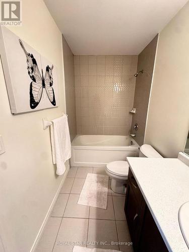 114 Dunrobin Lane, Grimsby, ON - Indoor Photo Showing Bathroom