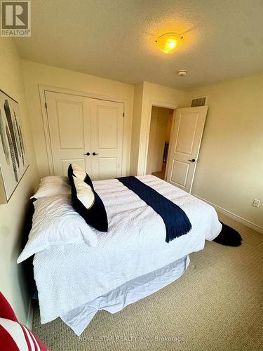 114 Dunrobin Lane, Grimsby, ON - Indoor Photo Showing Bedroom