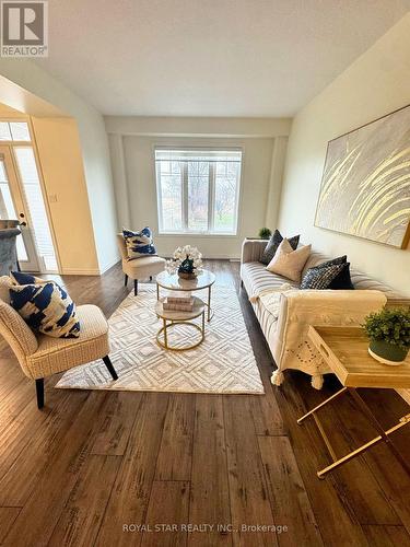 114 Dunrobin Lane, Grimsby, ON - Indoor Photo Showing Living Room