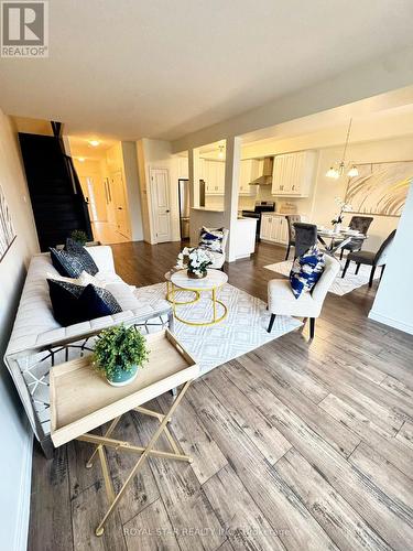 114 Dunrobin Lane, Grimsby, ON - Indoor Photo Showing Living Room