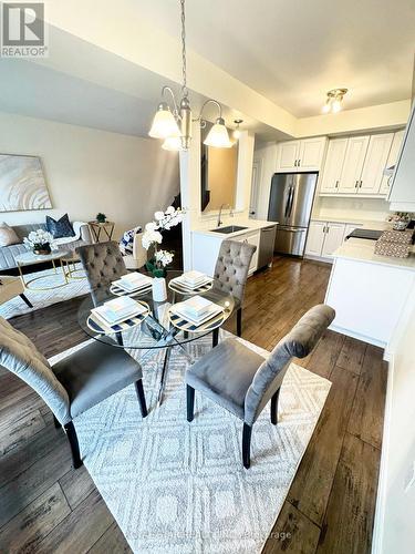 114 Dunrobin Lane, Grimsby, ON - Indoor Photo Showing Living Room