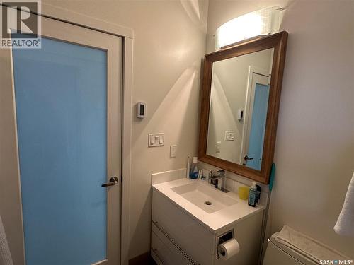 32 1250 Aaro Avenue, Elbow, SK - Indoor Photo Showing Bathroom