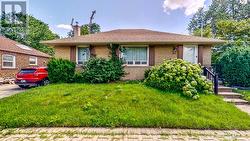 85 CHURCHILL AVENUE Toronto, ON M2N 1Y8