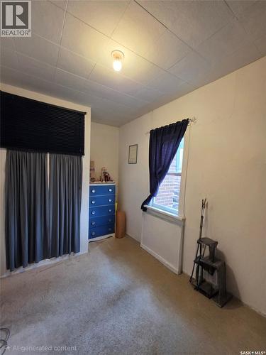604 3Rd Avenue Nw, Swift Current, SK - Indoor Photo Showing Bedroom