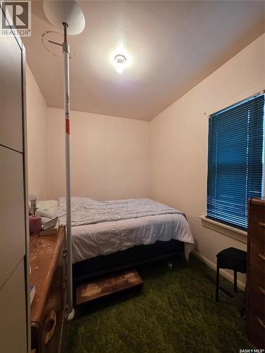 604 3Rd Avenue Nw, Swift Current, SK - Indoor Photo Showing Bedroom