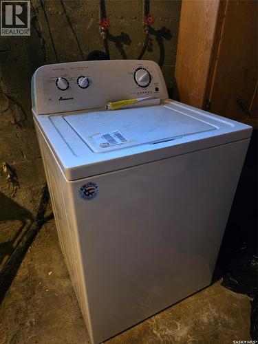 604 3Rd Avenue Nw, Swift Current, SK - Indoor Photo Showing Laundry Room
