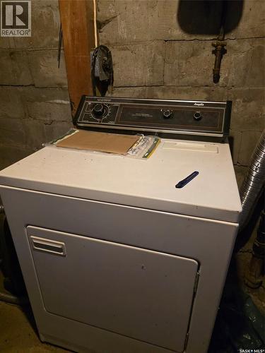604 3Rd Avenue Nw, Swift Current, SK - Indoor Photo Showing Laundry Room