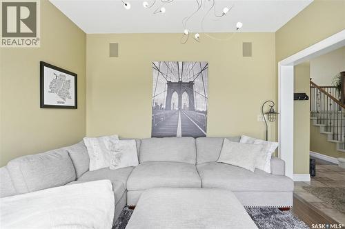302 Brookhurst Terrace, Saskatoon, SK - Indoor Photo Showing Living Room