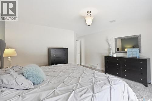 302 Brookhurst Terrace, Saskatoon, SK - Indoor Photo Showing Bedroom