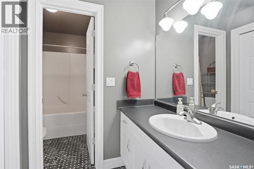 302 Brookhurst Terrace, Saskatoon, SK - Indoor Photo Showing Bathroom