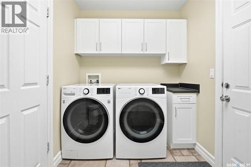 302 Brookhurst Terrace, Saskatoon, SK - Indoor Photo Showing Laundry Room