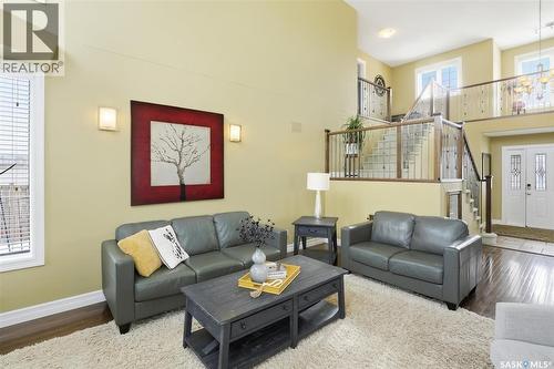 302 Brookhurst Terrace, Saskatoon, SK - Indoor Photo Showing Living Room