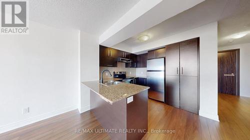 718 - 273 South Park Road, Markham, ON - Indoor Photo Showing Kitchen With Double Sink
