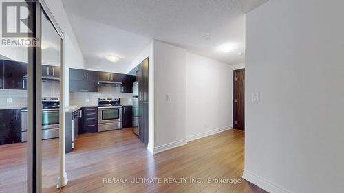 718 - 273 South Park Road, Markham, ON - Indoor Photo Showing Kitchen
